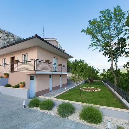 Maria Villa